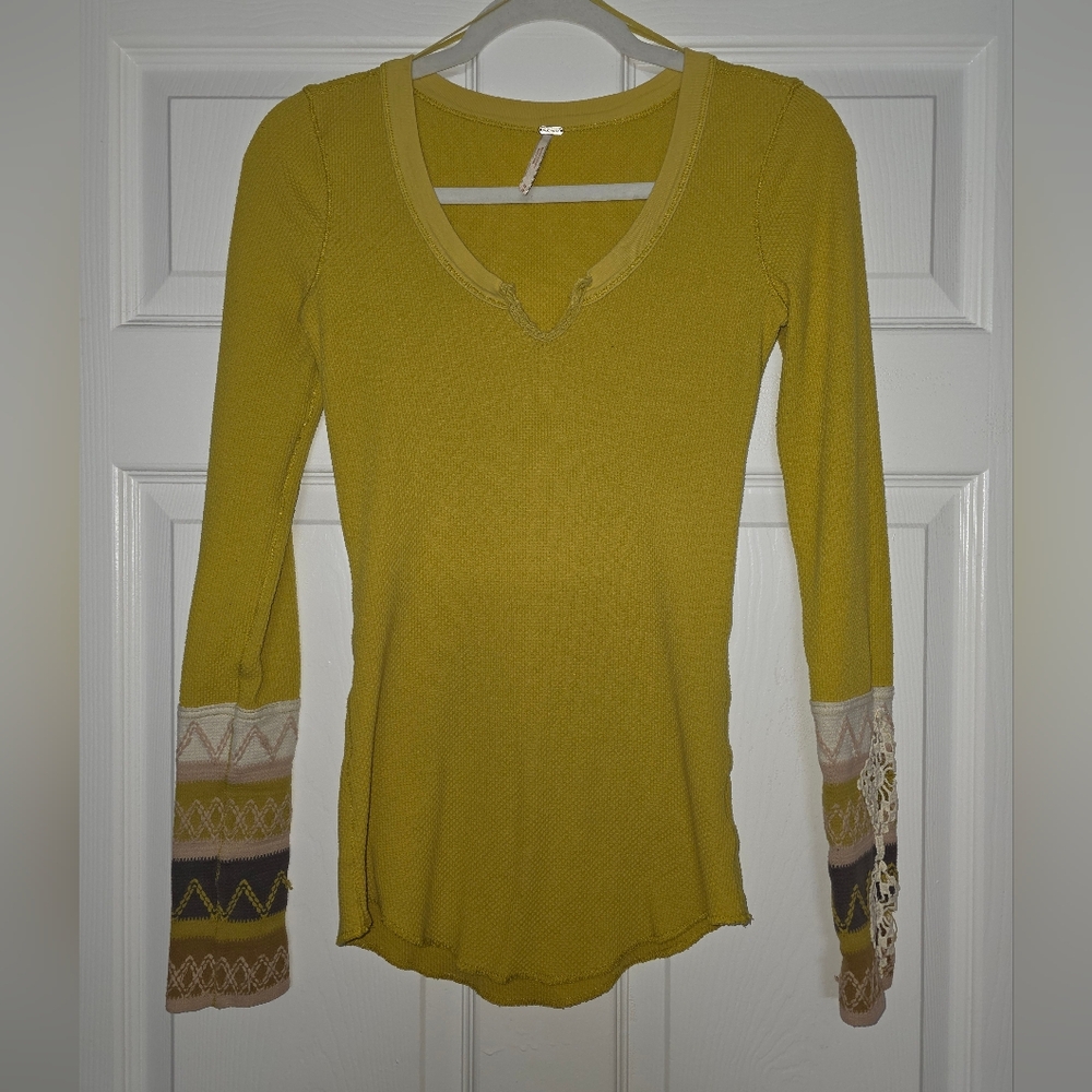 Moving Sale! { Free People Kombucha Cuff Thermal Yellow Size M